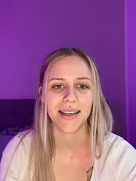 lunawolf21 online show from February 16, 2025, 9:15 am