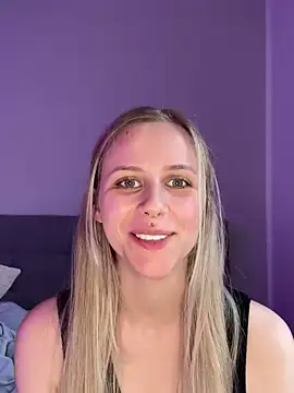 lunawolf21 online show from March 10, 2025, 8:15 am