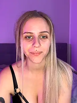 lunawolf21 online show from November 12, 2025, 7:42 am