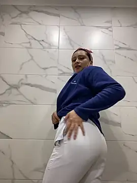 Keittly  online show from November 21, 2025, 6:50 pm