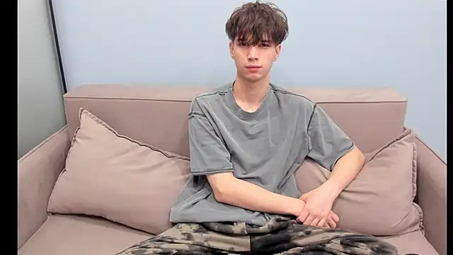 Im Shine Guy online show from October 18, 2025, 2:36 am