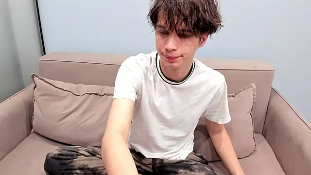 Im Shine Guy online show from December 1, 2025, 5:01 am