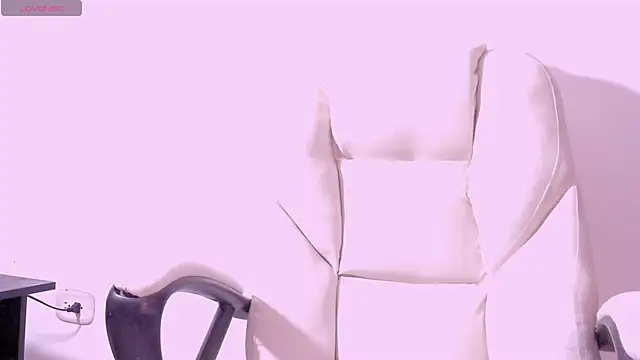 Snapshot of vivianne_scott chatting on October 15, 2025, 12:38 pm vivianne scott online show from October 15, 2025, 12:38 pm