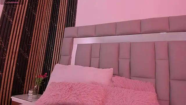 Snapshot of vivianne_scott chatting on October 16, 2025, 12:39 pm vivianne scott online show from October 16, 2025, 12:39 pm