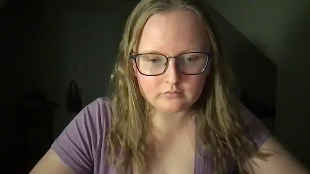 Snapshot of lexie_lilacs chatting on January 7, 2025, 11:03 pm lexie lilacs online show from January 7, 2025, 11:03 pm