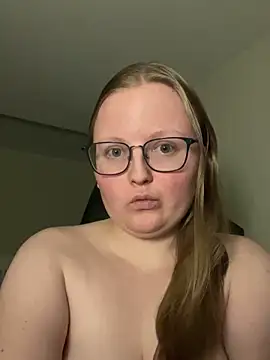 Snapshot of lexie_lilacs chatting on February 28, 2025, 12:43 am lexie lilacs online show from February 28, 2025, 12:43 am