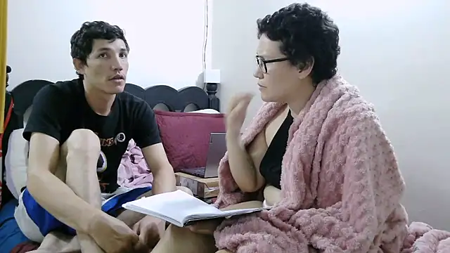 luxandracon23 online show from April 11, 2026, 7:45 am