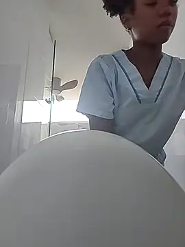 Snapshot of AriLennox_ chatting on March 4, 2026, 1:39 pm AriLennox online show from March 4, 2026, 1:39 pm