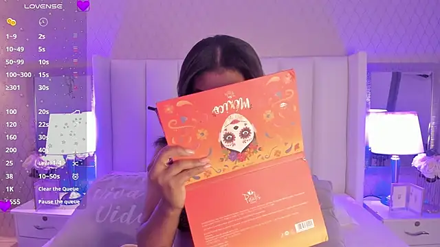 SophiaSmiiths  online show from February 24, 2025, 8:14 pm