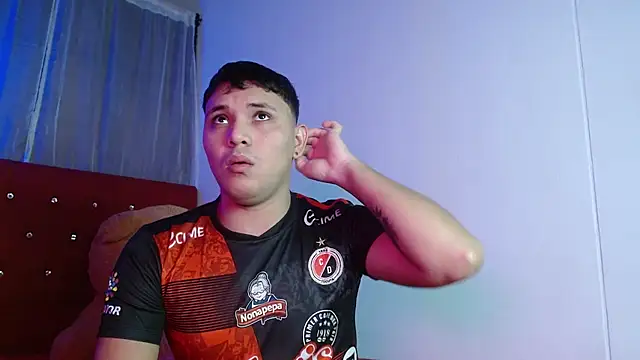 Snapshot of couple_lovelyds chatting on November 7, 2025, 8:42 pm couple lovelyds online show from November 7, 2025, 8:42 pm