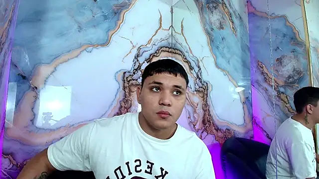 Snapshot of couple_lovelyds chatting on February 5, 2026, 8:46 pm couple lovelyds online show from February 5, 2026, 8:46 pm