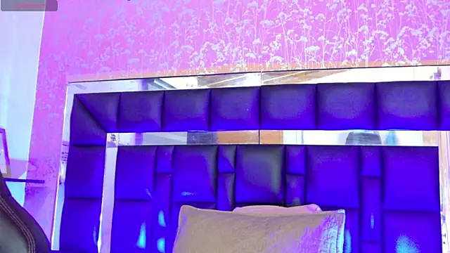 Sofia martiin online show from September 13, 2025, 3:06 am