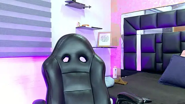 Sofia martiin online show from November 7, 2025, 3:06 am