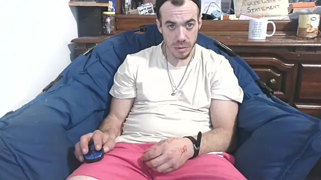 Snapshot of ScubaStevex chatting on February 7, 2025, 11:55 pm ScubaStevex online show from February 7, 2025, 11:55 pm