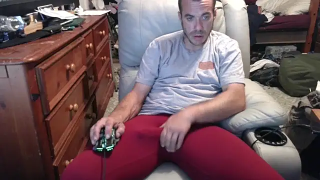 Snapshot of ScubaStevex chatting on October 2, 2025, 11:12 pm ScubaStevex online show from October 2, 2025, 11:12 pm