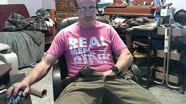 Snapshot of ScubaStevex chatting on October 28, 2025, 5:48 pm ScubaStevex online show from October 28, 2025, 5:48 pm