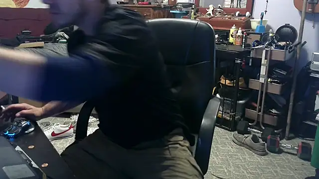 Snapshot of ScubaStevex chatting on November 2, 2025, 4:20 pm ScubaStevex online show from November 2, 2025, 4:20 pm