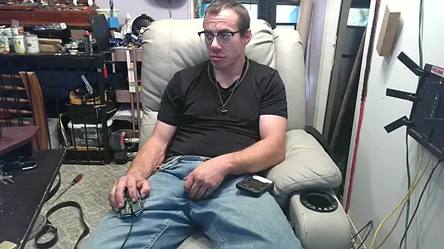 Snapshot of ScubaStevex chatting on November 4, 2025, 6:07 pm ScubaStevex online show from November 4, 2025, 6:07 pm