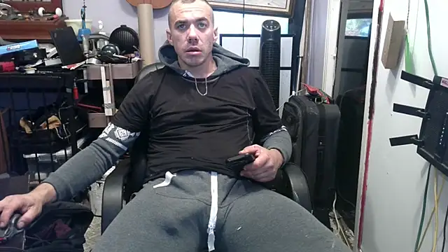 Snapshot of ScubaStevex chatting on November 7, 2025, 4:29 pm ScubaStevex online show from November 7, 2025, 4:29 pm