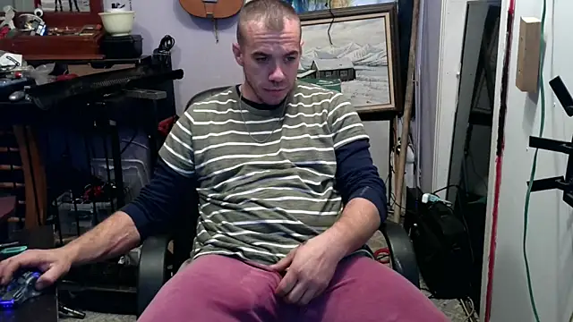 Snapshot of ScubaStevex chatting on November 13, 2025, 9:14 pm ScubaStevex online show from November 13, 2025, 9:14 pm