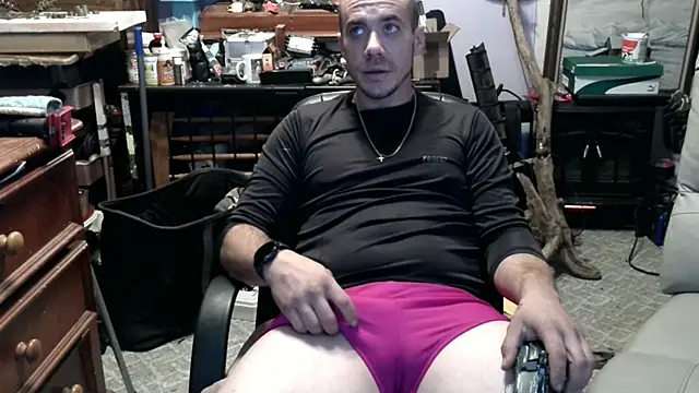 Snapshot of ScubaStevex chatting on November 17, 2025, 1:00 am ScubaStevex online show from November 17, 2025, 1:00 am