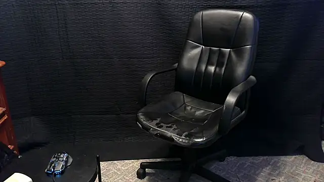 Snapshot of ScubaStevex chatting on November 26, 2025, 7:48 pm ScubaStevex online show from November 26, 2025, 7:48 pm