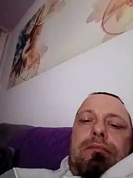 ich411983 online show from September 23, 2025, 8:01 pm