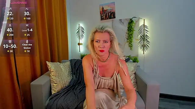 Snapshot of Luna__Lewis chatting on September 18, 2025, 8:05 am Luna Lewis online show from September 18, 2025, 8:05 am