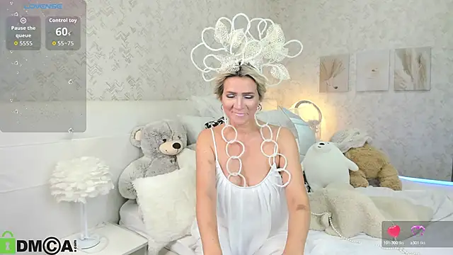Snapshot of Luna__Lewis chatting on October 13, 2025, 8:36 am Luna Lewis online show from October 13, 2025, 8:36 am