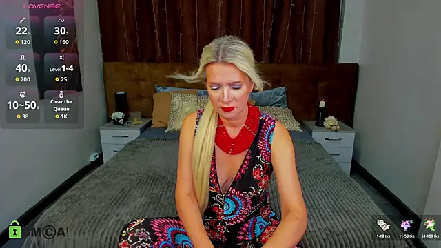 Luna  Lewis online show from October 24, 2025, 8:33 am