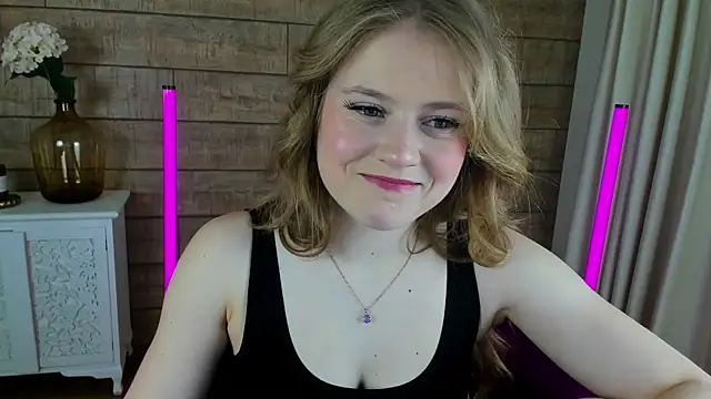 SelinSwarovski online show from March 14, 2025, 7:34 pm