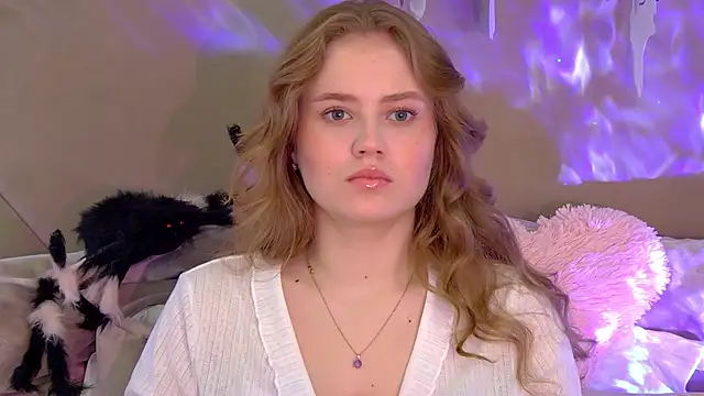 SelinSwarovski online show from October 29, 2025, 5:04 pm