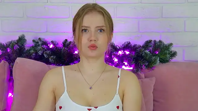 SelinSwarovski online show from December 16, 2025, 6:13 pm