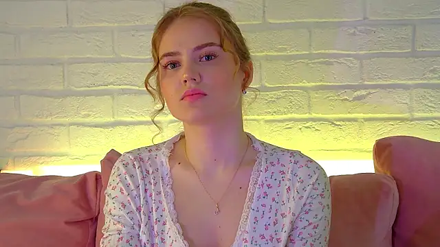 SelinSwarovski online show from February 23, 2026, 3:53 pm