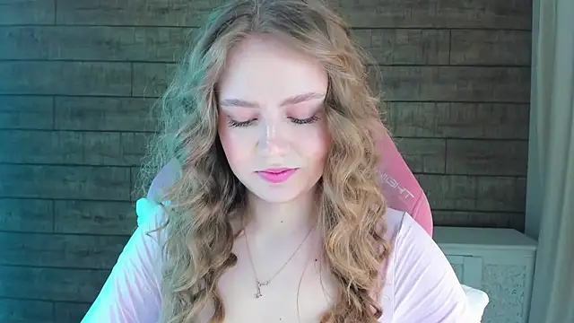 SelinSwarovski online show from March 13, 2026, 4:02 pm