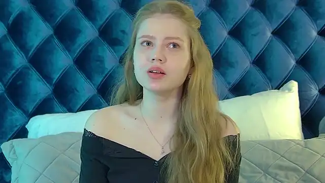 SelinSwarovski online show from April 14, 2026, 3:51 pm