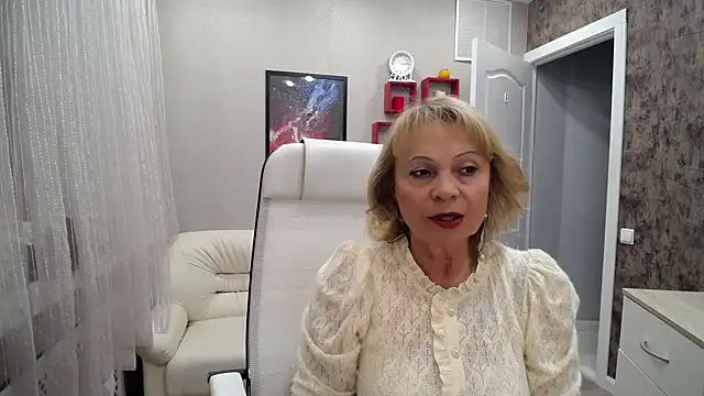 Snapshot of Milla_Cutie18 chatting on October 15, 2025, 4:45 am Milla Cutie18 online show from October 15, 2025, 4:45 am