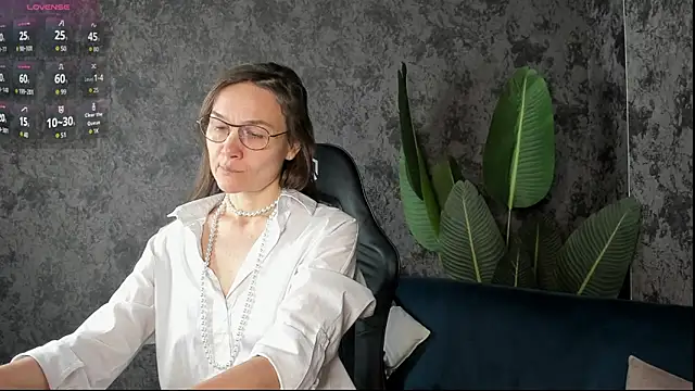 Lillian White online show from November 11, 2025, 11:38 pm