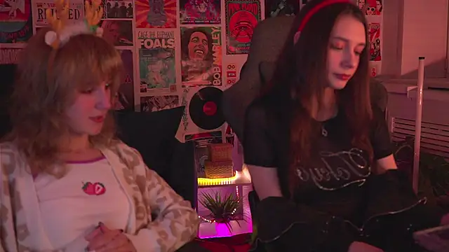 Snapshot of LuxRayi chatting on December 25, 2024, 3:08 am LuxRayi online show from December 25, 2024, 3:08 am