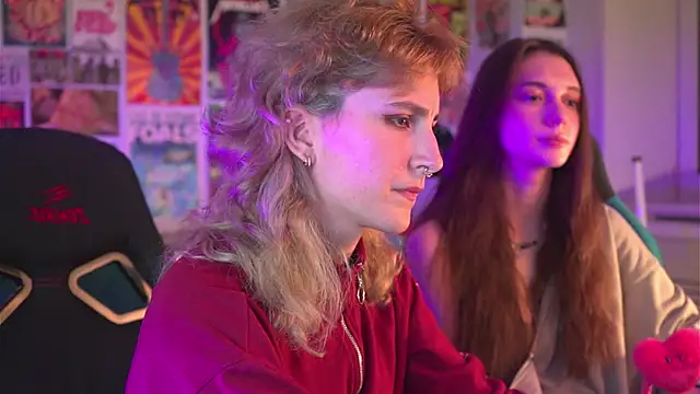 Snapshot of LuxRayi chatting on January 2, 2025, 6:12 pm LuxRayi online show from January 2, 2025, 6:12 pm