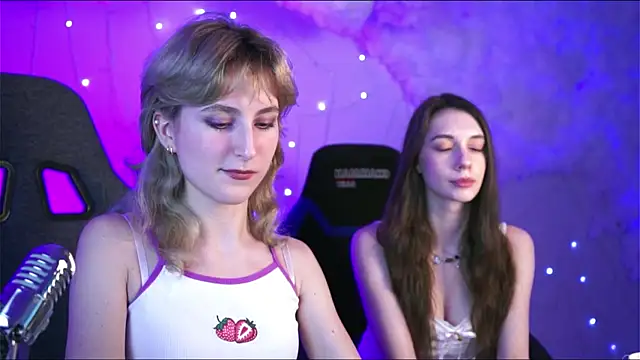 Snapshot of LuxRayi chatting on January 3, 2025, 9:05 pm LuxRayi online show from January 3, 2025, 9:05 pm