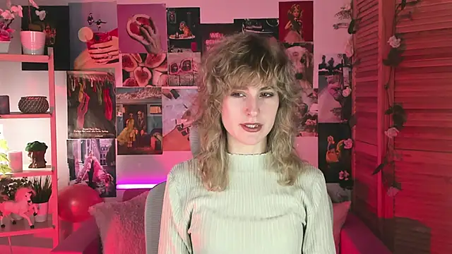 Snapshot of LuxRayi chatting on January 8, 2025, 3:07 pm LuxRayi online show from January 8, 2025, 3:07 pm