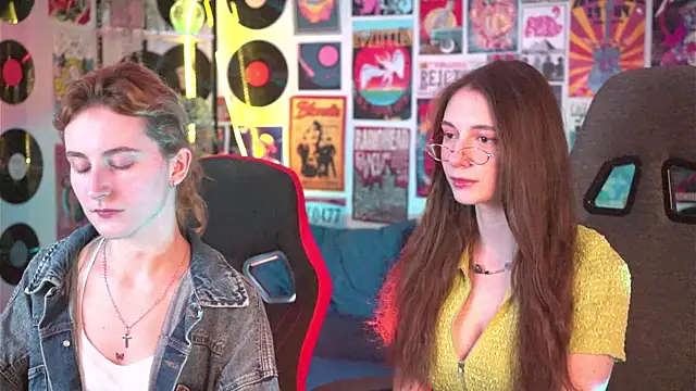 Snapshot of LuxRayi chatting on January 10, 2025, 6:17 pm LuxRayi online show from January 10, 2025, 6:17 pm