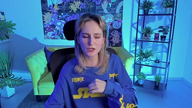 Snapshot of LuxRayi chatting on February 21, 2025, 12:27 am LuxRayi online show from February 21, 2025, 12:27 am