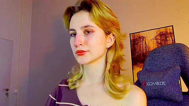 Snapshot of LuxRayi chatting on February 26, 2025, 6:00 pm LuxRayi online show from February 26, 2025, 6:00 pm