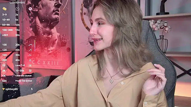 Snapshot of LuxRayi chatting on October 8, 2025, 6:16 pm LuxRayi online show from October 8, 2025, 6:16 pm