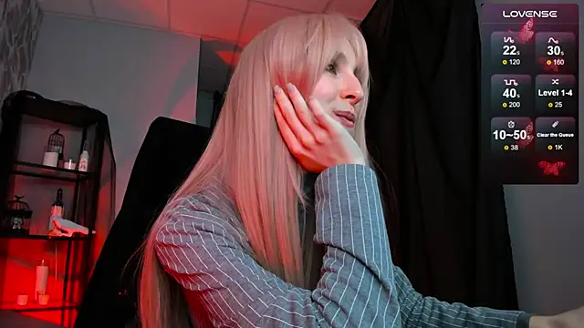 LuxRayi online show from October 21, 2025, 9:15 pm