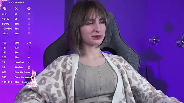 Snapshot of LuxRayi chatting on March 5, 2026, 6:09 am LuxRayi online show from March 5, 2026, 6:09 am