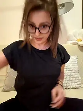 Snapshot of Eelleen chatting on February 9, 2026, 2:21 pm Eelleen online show from February 9, 2026, 2:21 pm