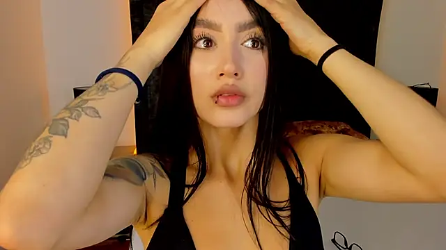 NataGarcia online show from November 5, 2025, 3:56 pm